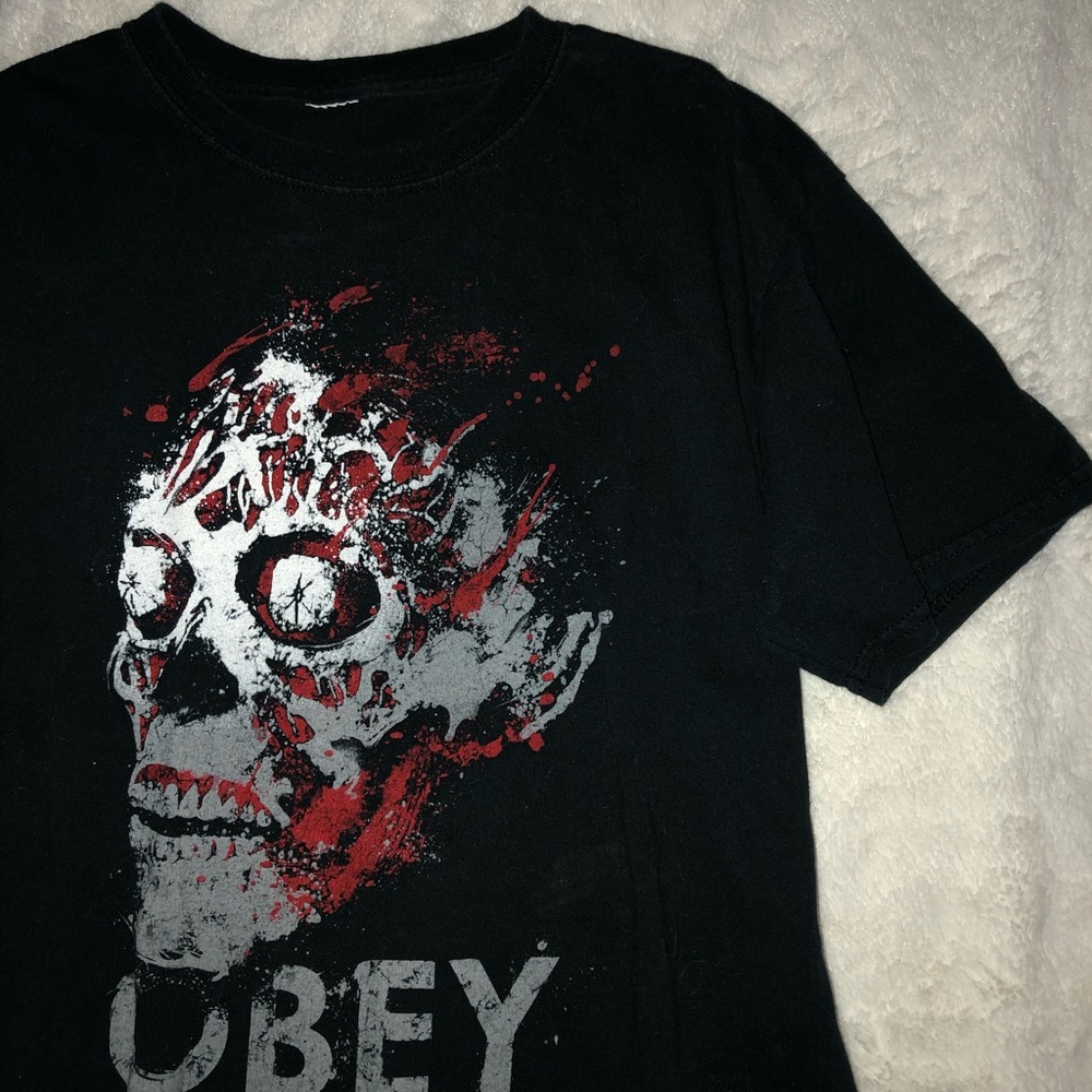 OBEY rare zombie raw hemmed crop top 🖤
